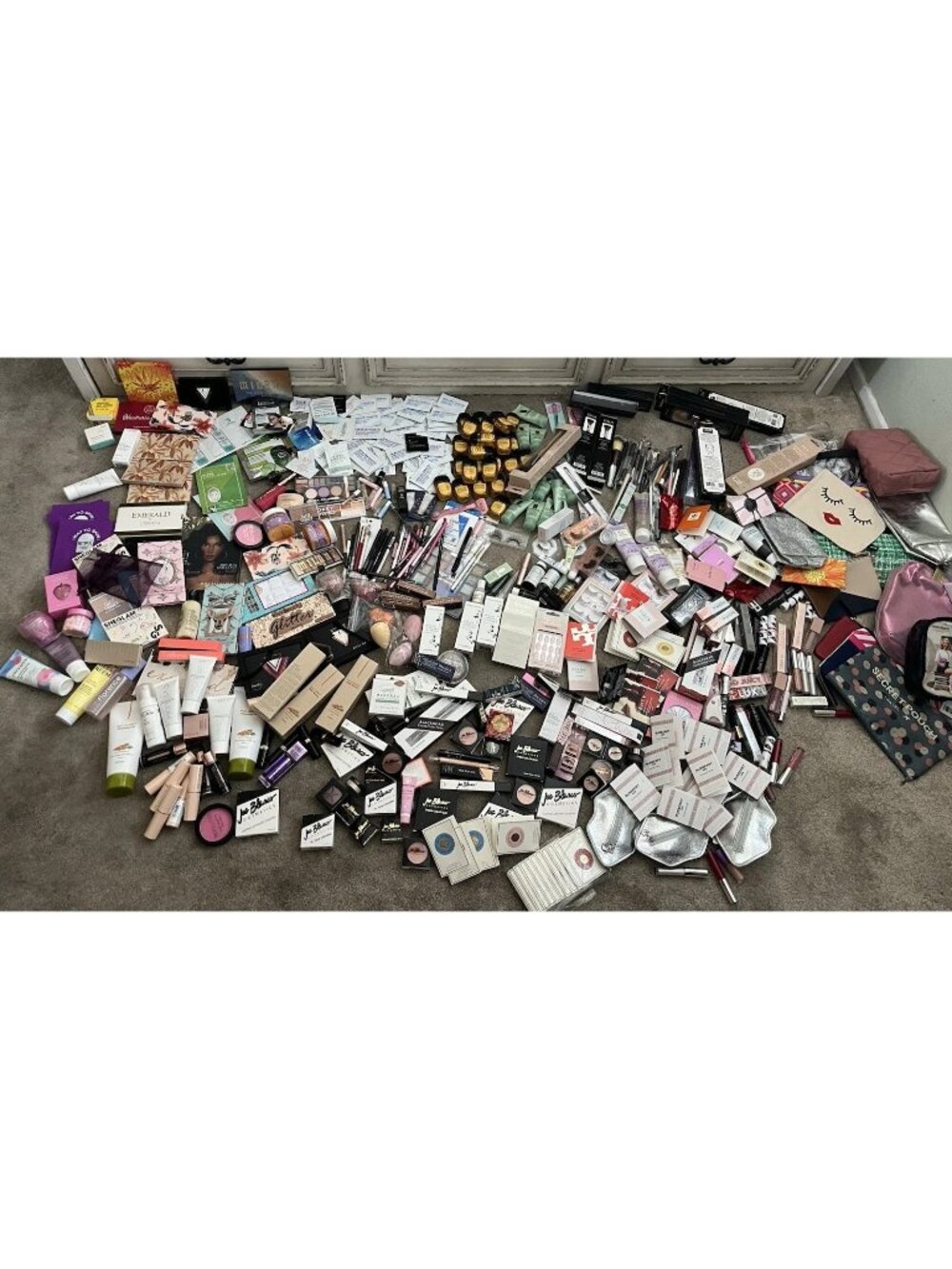 50 Pc Mixed Makeup Lot Full‑Size Eyeshadow Palettes Hair Skin Makeup Lip Blush